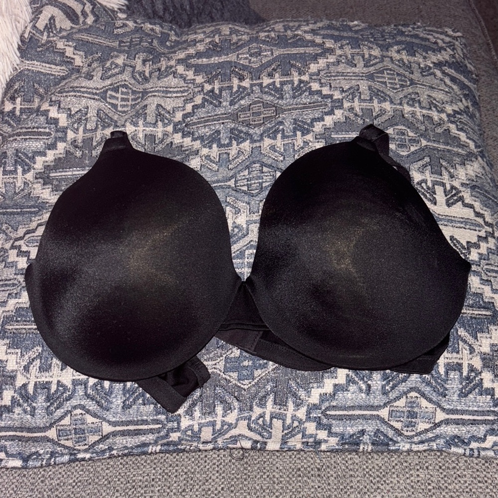 Black Lace Bra with Elegant Detailing